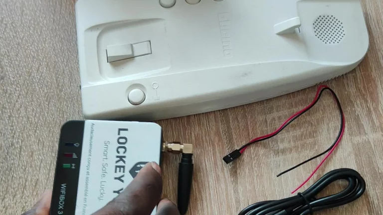 Installer la LockeyBox sur votre interphone : la vidéo selon votre combiné